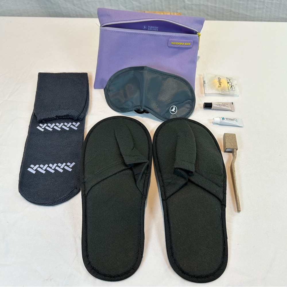Mandarina Duck New Purple Travel Amenity
Bag Pouch 8 pc with contents Cosmetic
